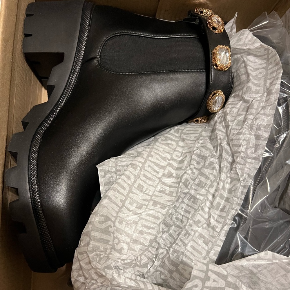 Brand new Steve Madden boots 🥾